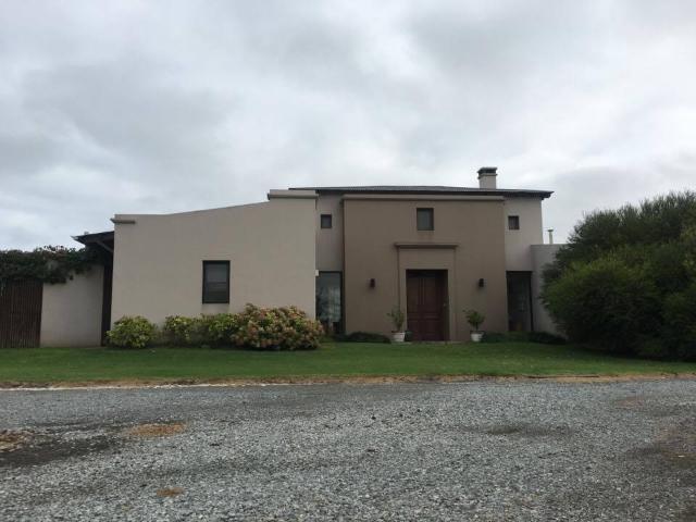 Venta de espectacular Casa 5 o mas ambientes en Chascomús Chascomús