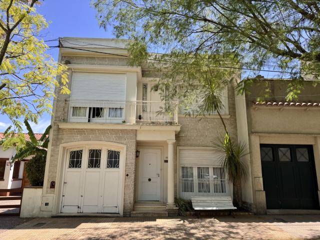 Venta de espectacular Casa 5 o mas ambientes en Chascomús Chascomús
