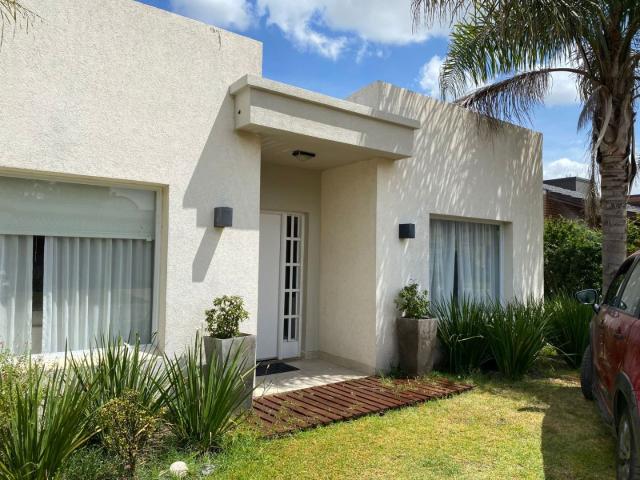 Venta de espectacular Casa 5 o mas ambientes en Chascomús Chascomús