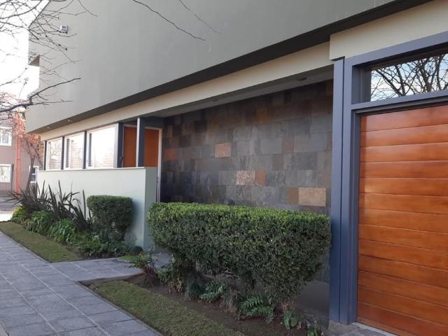 Venta de espectacular Casa 5 o mas ambientes en Cipolletti