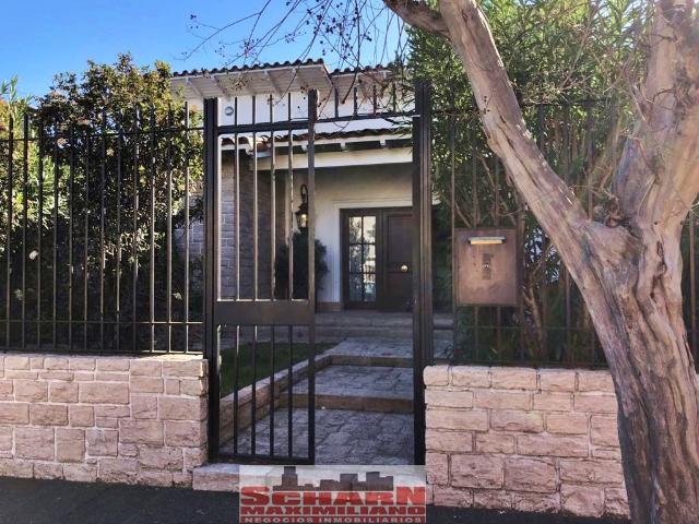 Venta de espectacular Casa 5 o mas ambientes en Concordia