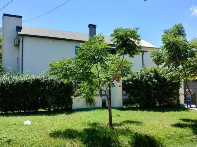 Venta de espectacular Casa 5 o mas ambientes en Colastiné
