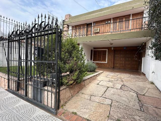 Venta de espectacular Casa 5 o mas ambientes en Córdoba