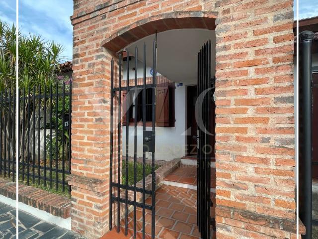 Venta de espectacular Casa 5 o mas ambientes en Corrientes