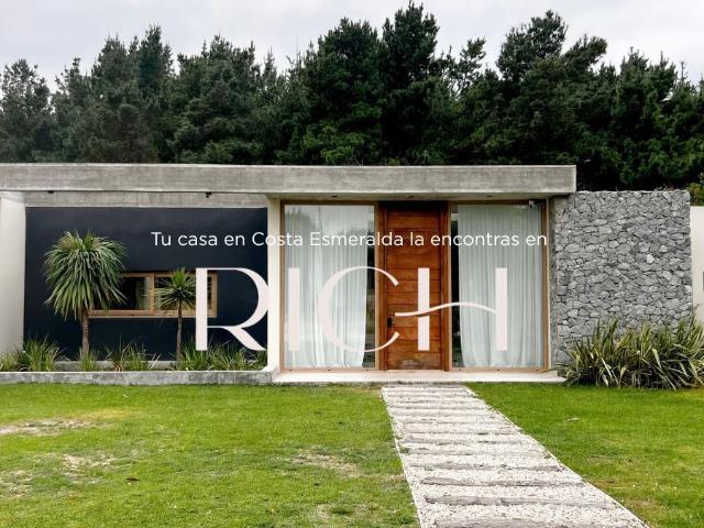 Venta de espectacular Casa 5 o mas ambientes en Costa Esmeralda