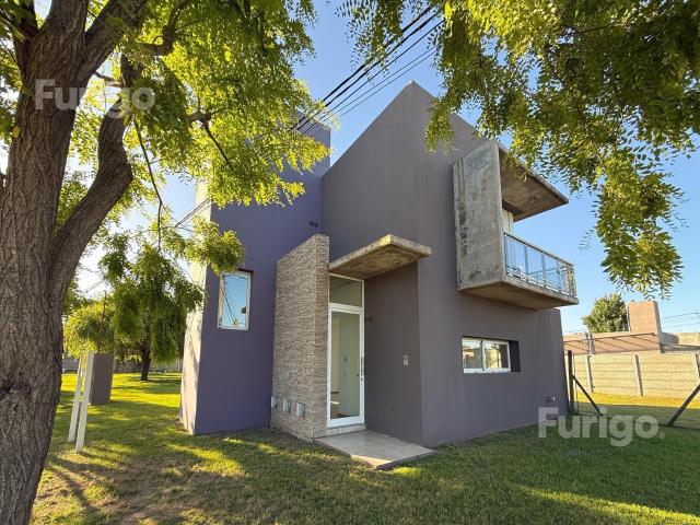 Venta de espectacular Casa 5 o mas ambientes en Rosario