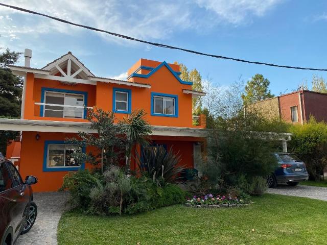 Venta de espectacular Casa 5 o mas ambientes en Escobar