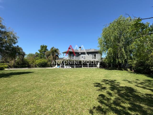 Venta de espectacular Casa 5 o mas ambientes en Escobar