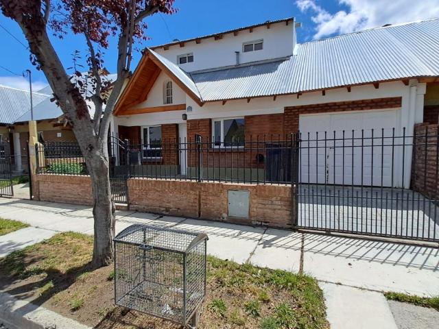 Venta de espectacular Casa 5 o mas ambientes en Esquel