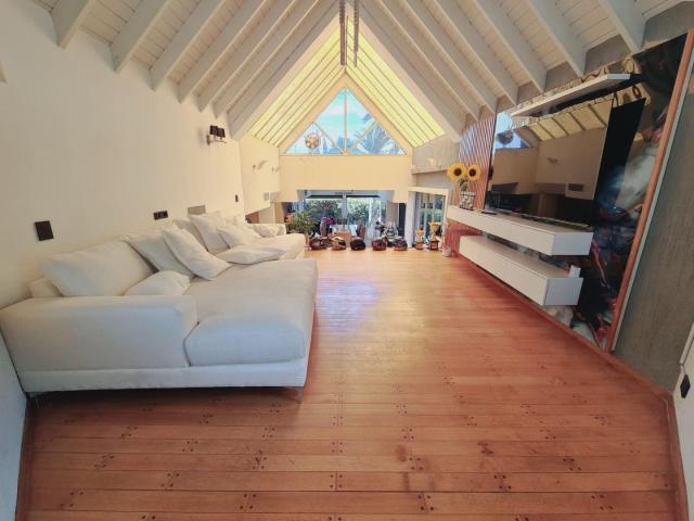 Venta de espectacular Casa 5 o mas ambientes en Esteban Echeverría