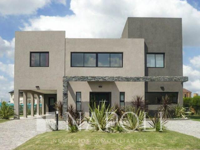 Venta de espectacular Casa 5 o mas ambientes en Esteban Echeverría Don Joaquin