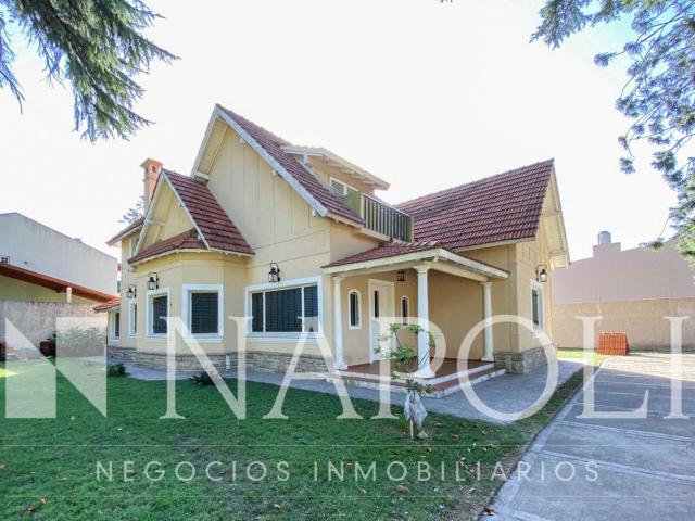 Venta de espectacular Casa 5 o mas ambientes en Esteban Echeverría Monte Grande