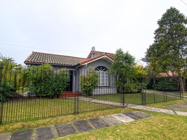 Venta de espectacular Casa 5 o mas ambientes en Ezeiza