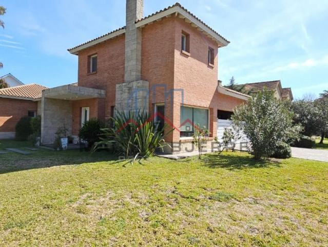 Venta de espectacular Casa 5 o mas ambientes en Ezeiza