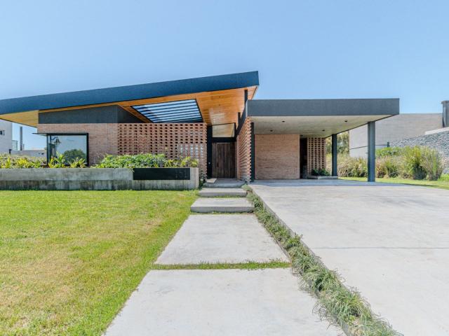 Venta de espectacular Casa 5 o mas ambientes en Ezeiza Canning