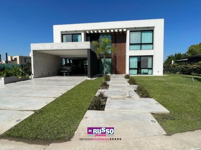 Venta de espectacular Casa 5 o mas ambientes en Ezeiza Canning