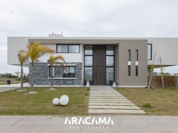 Venta de espectacular Casa 5 o mas ambientes en Ezeiza Canning