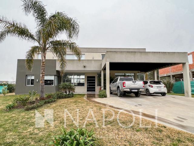 Venta de espectacular Casa 5 o mas ambientes en Ezeiza Canning