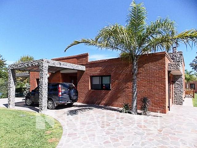 Venta de espectacular Casa 5 o mas ambientes en Ezeiza Canning