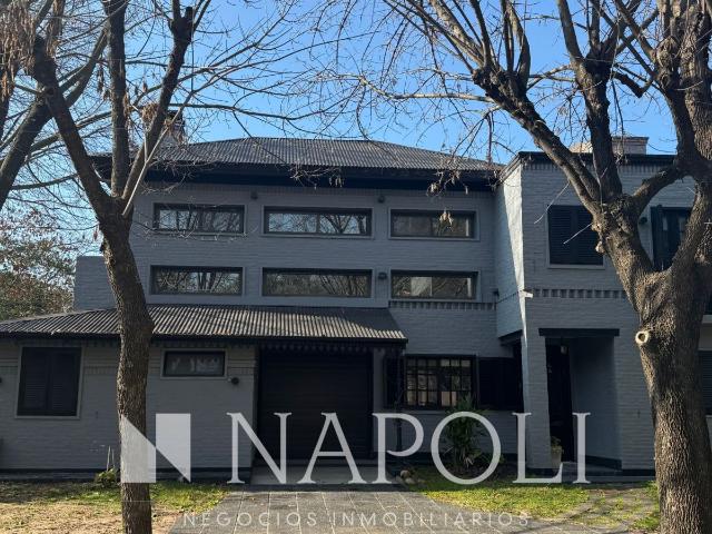 Venta de espectacular Casa 5 o mas ambientes en Ezeiza El Ombu