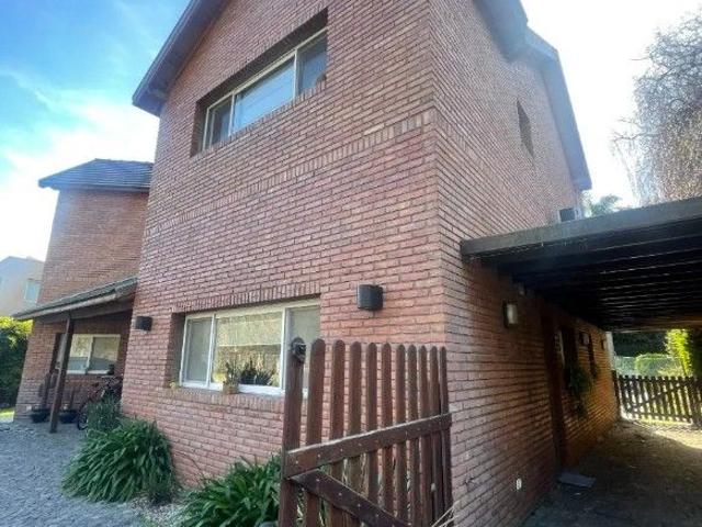Venta de espectacular Casa 5 o mas ambientes en Ezeiza La Deseada