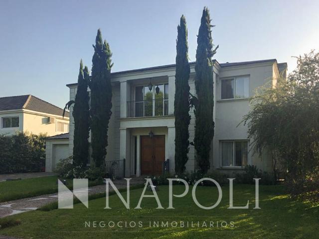 Venta de espectacular Casa 5 o mas ambientes en Ezeiza La Deseada