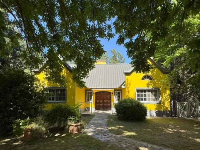 Venta de espectacular Casa 5 o mas ambientes en Ezeiza Tristán Suárez