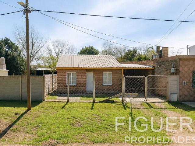 Venta de espectacular Casa 5 o mas ambientes en Ezeiza Tristán Suárez