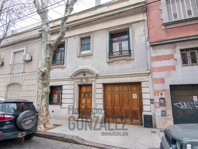 Venta de espectacular Casa 5 o mas ambientes en Floresta