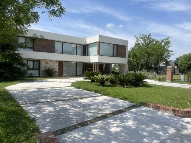 Venta de espectacular Casa 5 o mas ambientes en General Rodríguez
