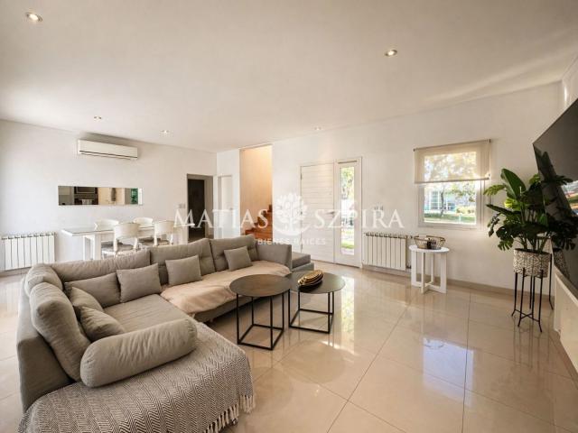 Venta de espectacular Casa 5 o mas ambientes en General Rodríguez