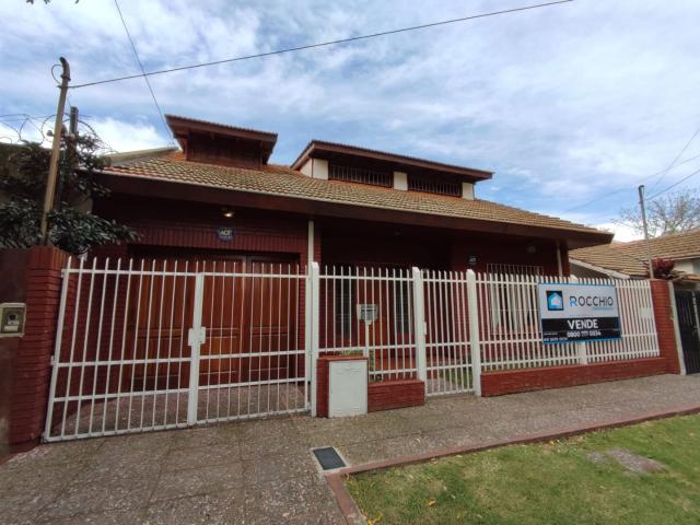 Venta de espectacular Casa 5 o mas ambientes en General San Martín Jose León Suarez