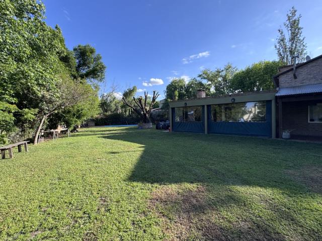 Venta de espectacular Casa 5 o mas ambientes en Ibarlucea