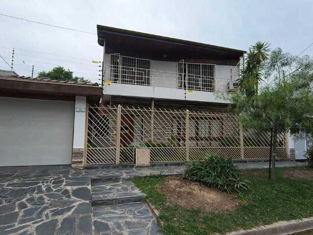 Venta de espectacular Casa 5 o mas ambientes en Ituzaingó