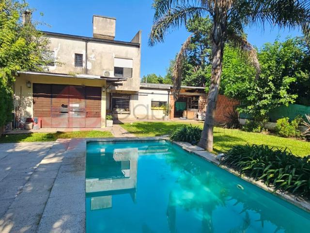 Venta de espectacular Casa 5 o mas ambientes en Ituzaingó