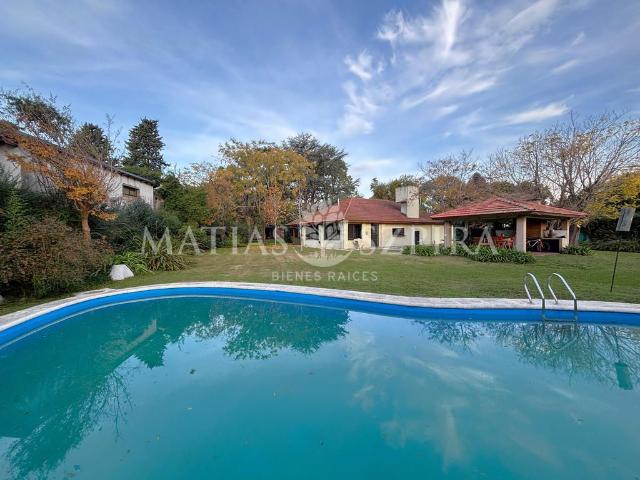 Venta de espectacular Casa 5 o mas ambientes en Ituzaingó