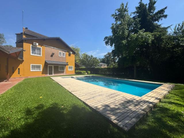 Venta de espectacular Casa 5 o mas ambientes en Ituzaingó Parque Leloir