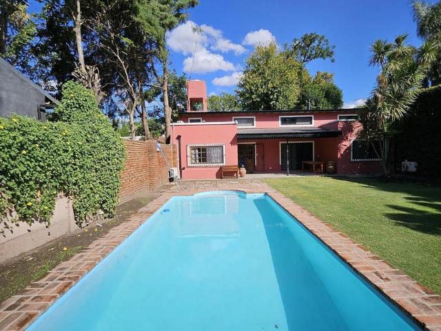 Venta de espectacular Casa 5 o mas ambientes en Ituzaingó Parque Leloir