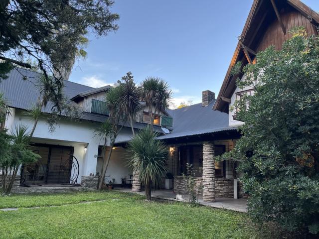 Venta de espectacular Casa 5 o mas ambientes en Ituzaingó Parque Leloir