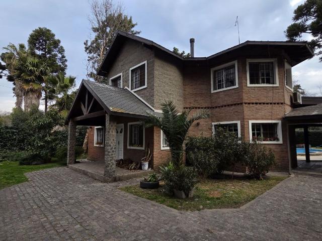 Venta de espectacular Casa 5 o mas ambientes en Ituzaingó Parque Leloir