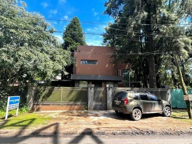 Venta de espectacular Casa 5 o mas ambientes en Ituzaingó Parque Leloir