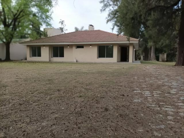 Venta de espectacular Casa 5 o mas ambientes en Ituzaingó Parque Leloir