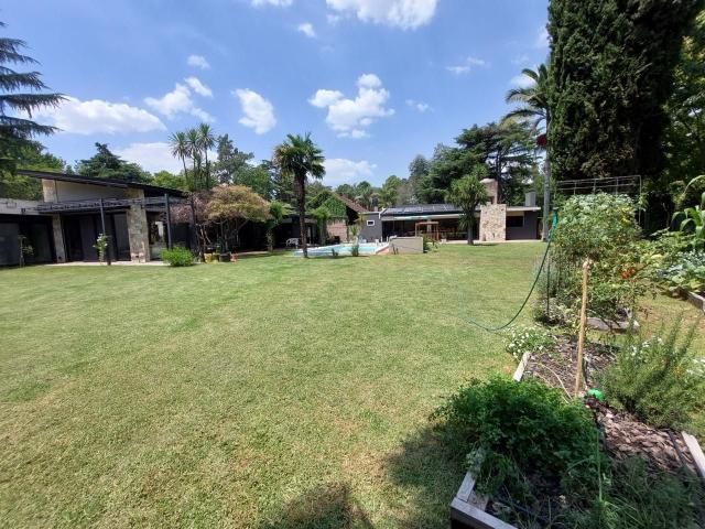 Venta de espectacular Casa 5 o mas ambientes en Ituzaingó Parque Leloir
