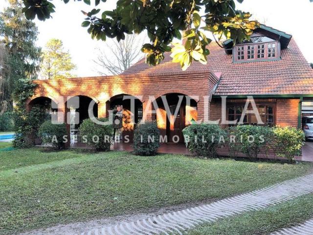 Venta de espectacular Casa 5 o mas ambientes en Ituzaingó Parque Leloir