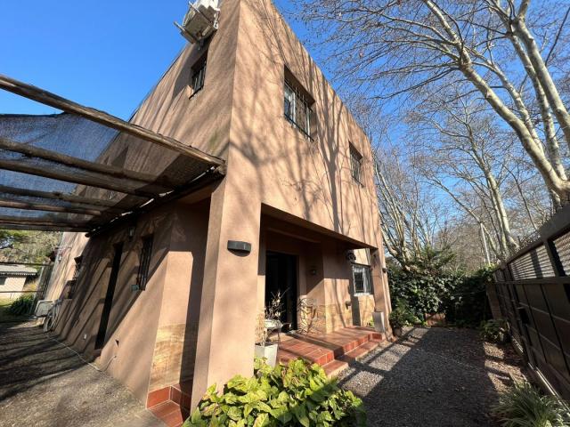 Venta de espectacular Casa 5 o mas ambientes en Ituzaingó Villa Udaondo