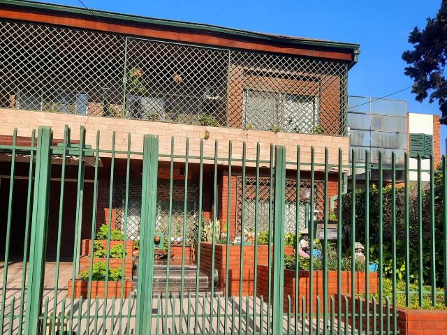 Venta de espectacular Casa 5 o mas ambientes en José C Paz