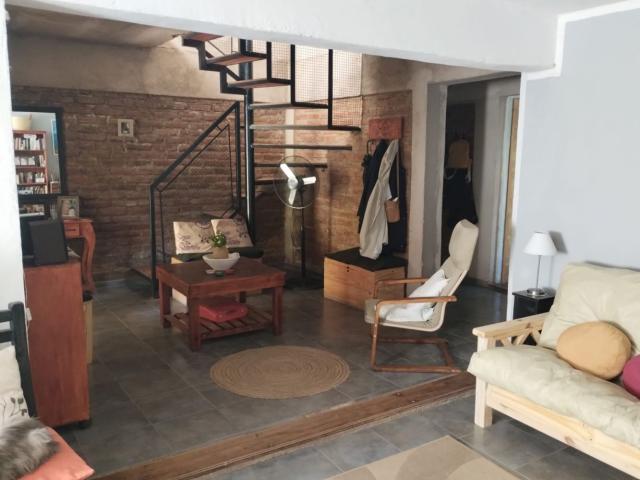 Venta de espectacular Casa 5 o mas ambientes en Juana Koslay