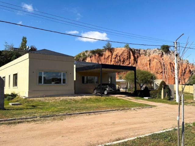 Venta de espectacular Casa 5 o mas ambientes en Juana Koslay
