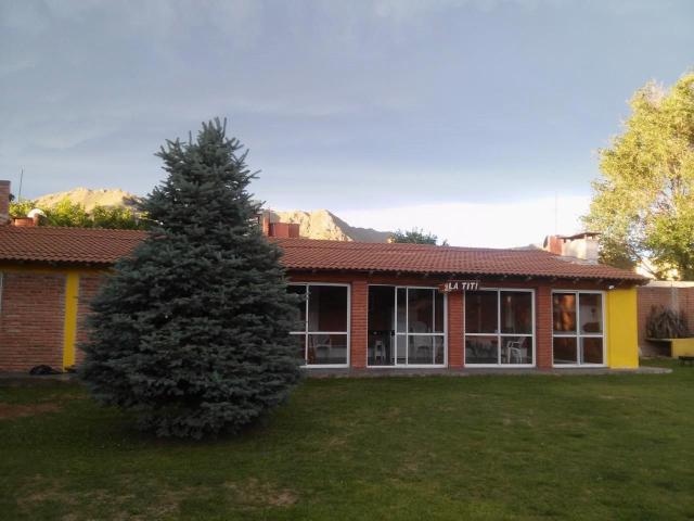 Venta de espectacular Casa 5 o mas ambientes en Juana Koslay