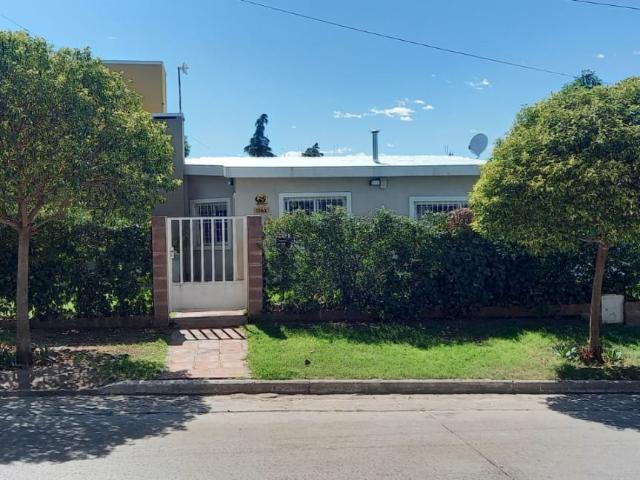 Venta de espectacular Casa 5 o mas ambientes en Juana Koslay